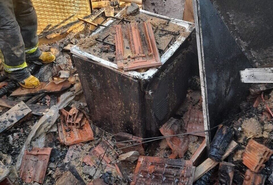 Konya'nın Kulu ilçesinde Y.A.'ya ait evin yanındaki müştemilat, sabah saatlerinde