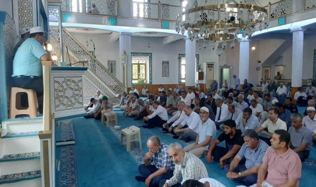 Antalya'nın Kumluca ilçesinde 15 Temmuz şehitleri anısına mevlit etkinliği düzenlendi.