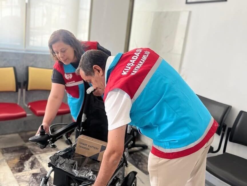 Aydın'ın Kuşadası ilçesinde bir inşaat firmasının Sosyal Yardımlaşma Vakfı'na bağışladığı