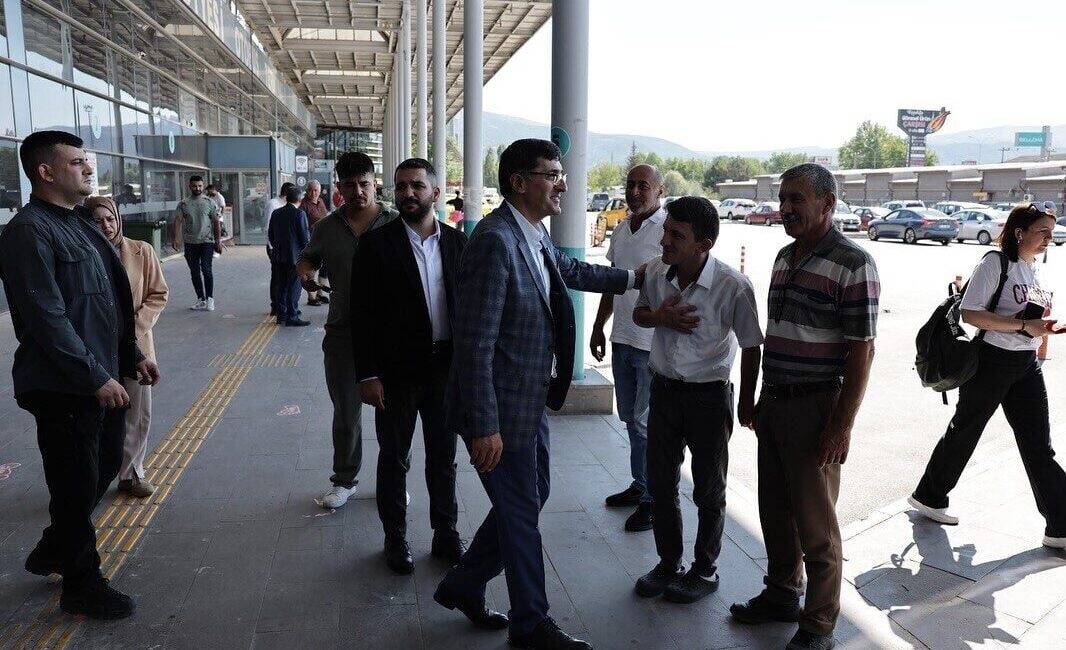 Kütahya Belediye Başkanı Eyüp Kahveci, terminaldeki incelemesinde, ulaşım hizmetlerini iyileştirme