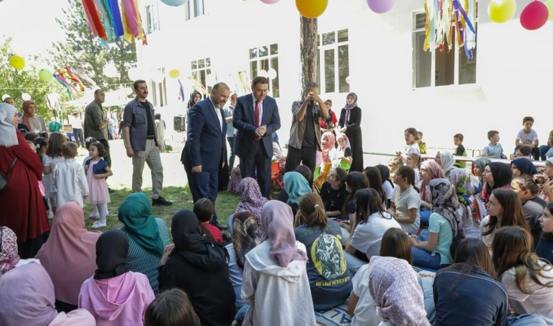 Kütahya'da, Muharrem ayı dolayısıyla Nizamiye Camii'nde gerçekleştirilen etkinliğe Vali Musa