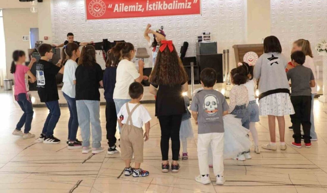Kütahya'da "Koruyucu Aile Şenliği" etkinliği düzenlendi. İl Müdürü Ülkü Uslu,