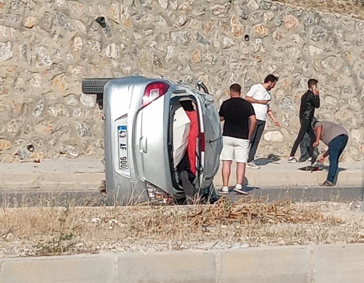Kütahya'nın Emet ilçesinde Ramazan A. yönetimindeki araç, direksiyon hakimiyetinin kaybolması