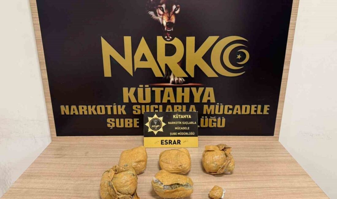 Kütahya'da narkotik ekipleri tarafından düzenlenen operasyonlarda, M.G. (23) 1130 gram