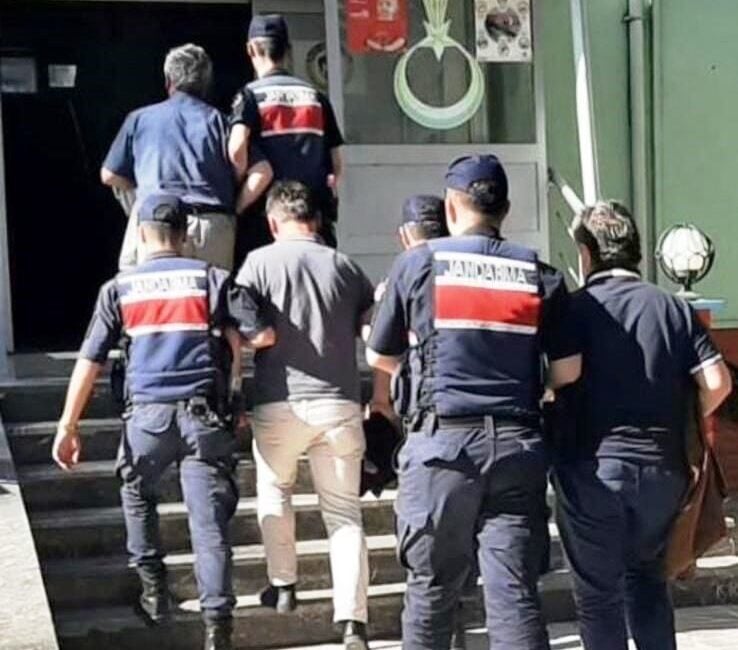 Kütahya'nın Altıntaş ilçesinde zimmetine para geçirdiği iddiasıyla gözaltına alınan 3