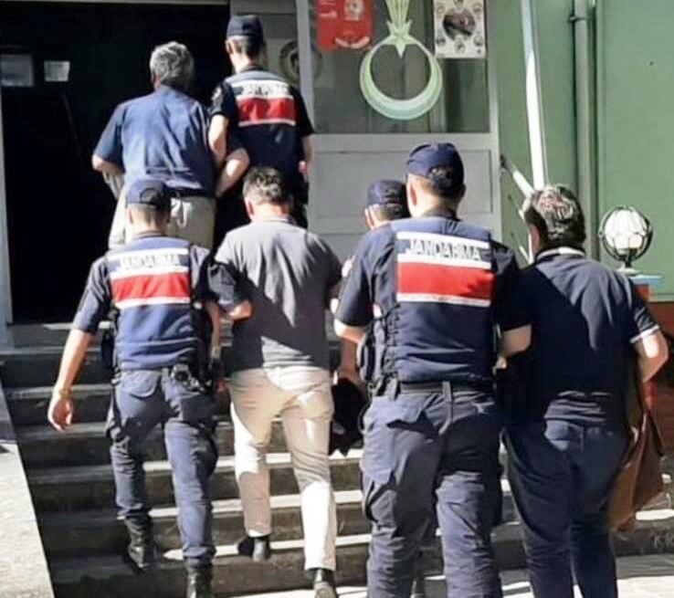 Kütahya'nın Altıntaş ilçesinde zimmetine para geçirdiği iddiasıyla gözaltına alınan 3