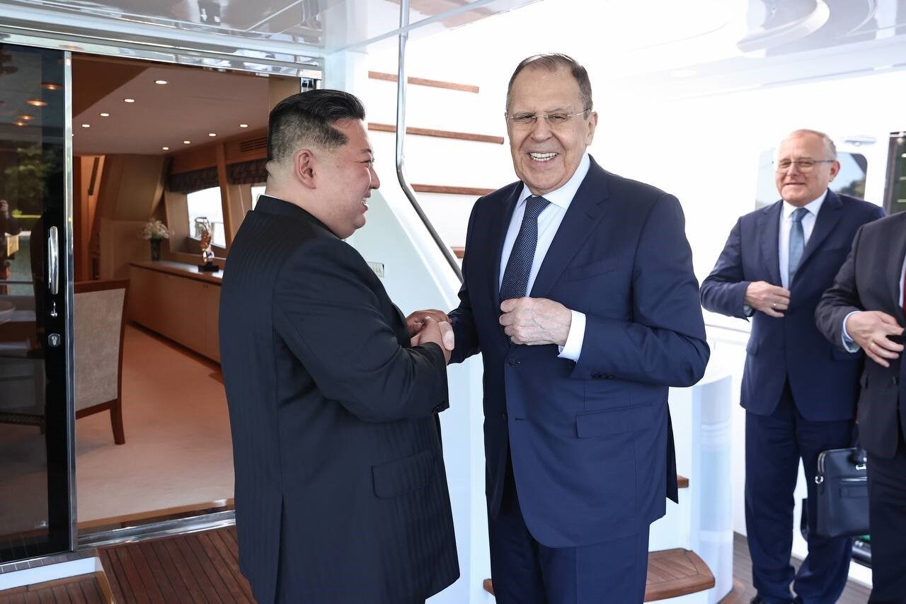 Kuzey Kore lideri Kim Jong-un, Rusya Dışişleri Bakanı Sergey Lavrov'u