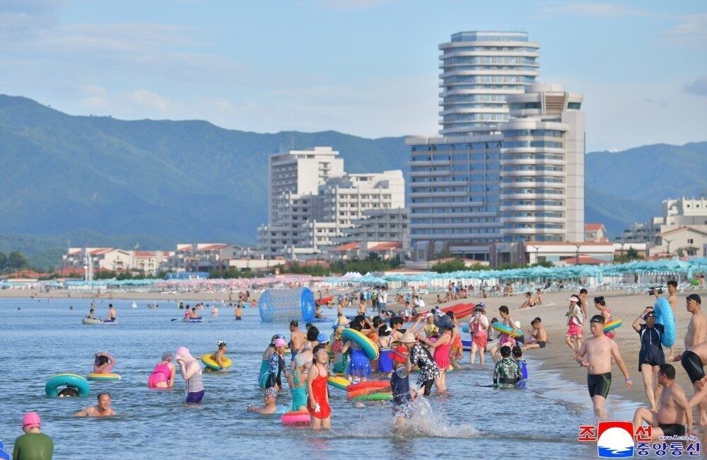 Kuzey Kore, Wonsan'daki Kalma Yarımadası'nda 20 bin kişi kapasiteli yeni