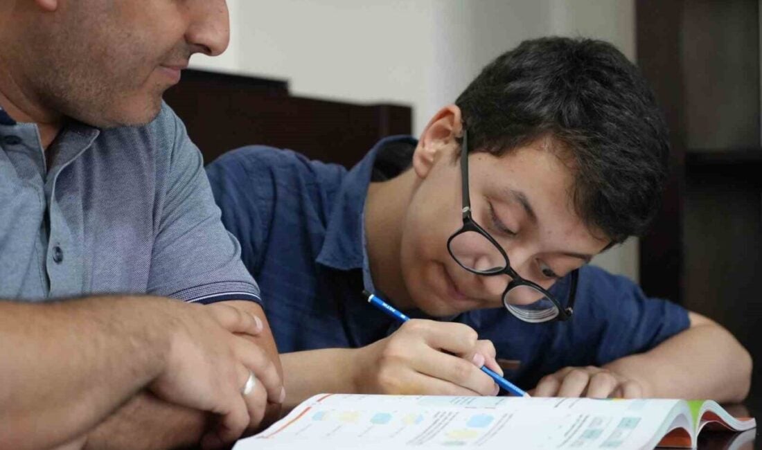 Kırıkkale’nin Yahşihan ilçesinde yaşayan Ahmet Taha Çömlekçi, retina dekolmanı nedeniyle