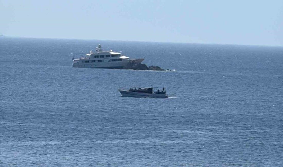 Bodrum'da, 'Monte Carlo' isimli 39 metrelik lüks motoryat, Aspat Kalesi