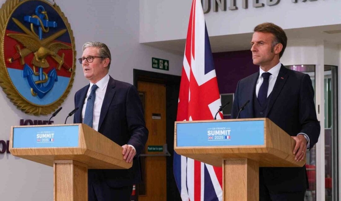Fransa Cumhurbaşkanı Emmanuel Macron ve İngiltere Başbakanı Keir Starmer, Londra'da