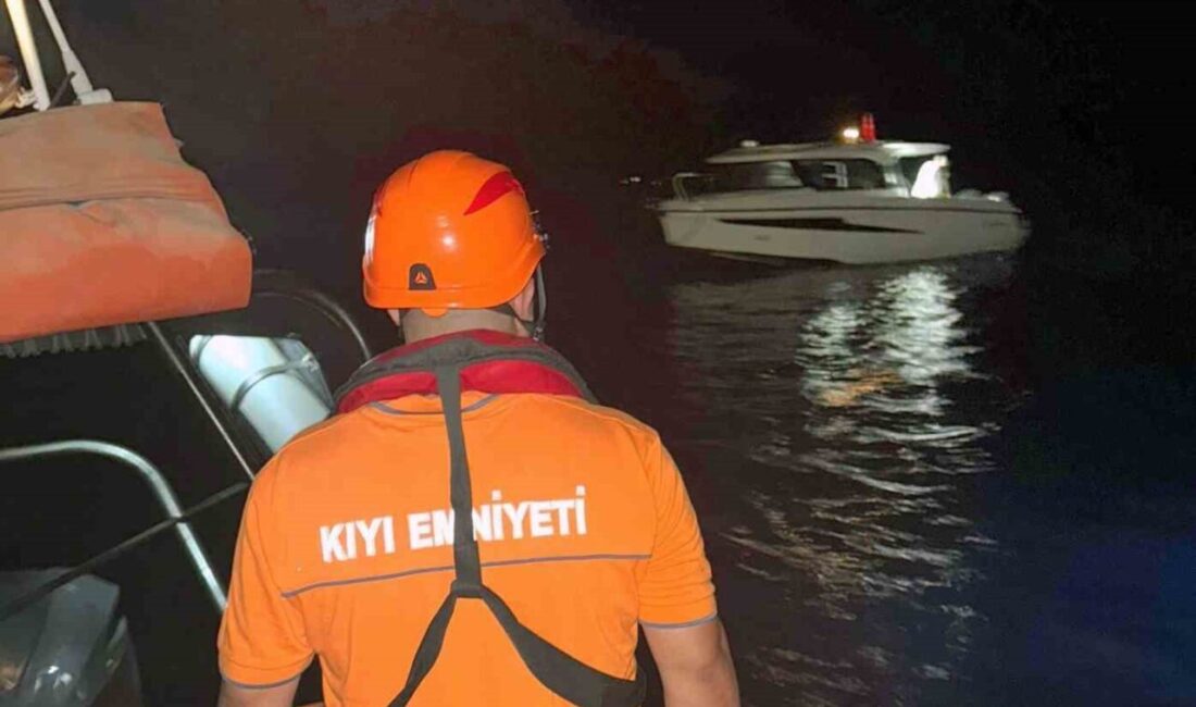 Muğla'nın Marmaris ilçesi açıklarında makine arızası yaşayan 9 metrelik tekne,