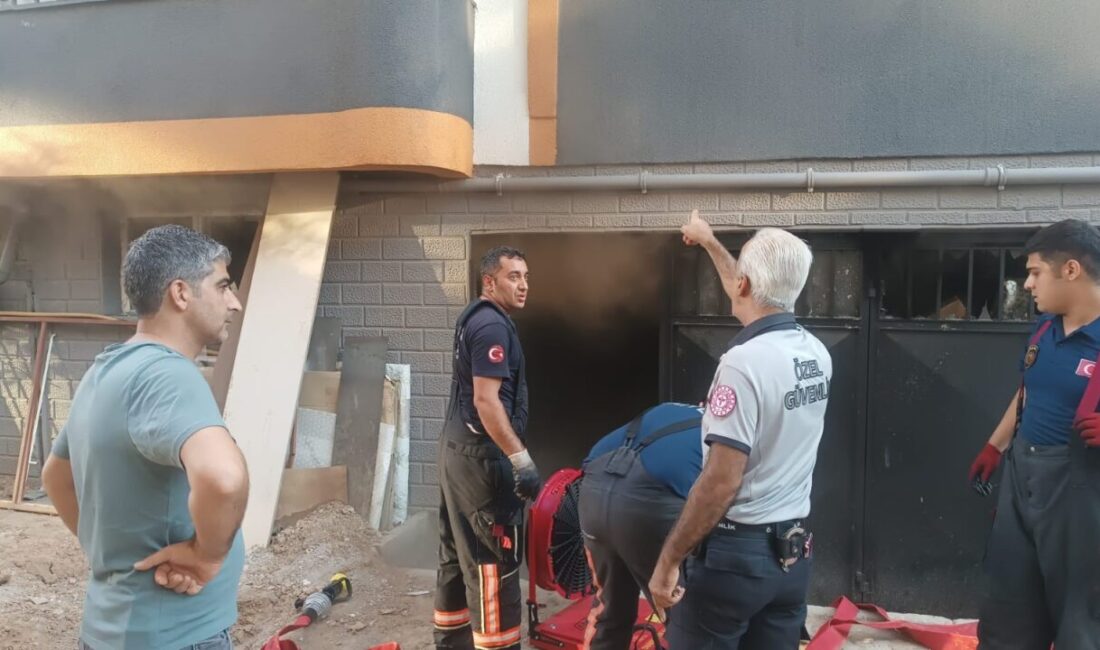 Malatya'nın Yeşilyurt ilçesinde mobilya malzemelerinin bulunduğu bir depoda çıkan yangın,