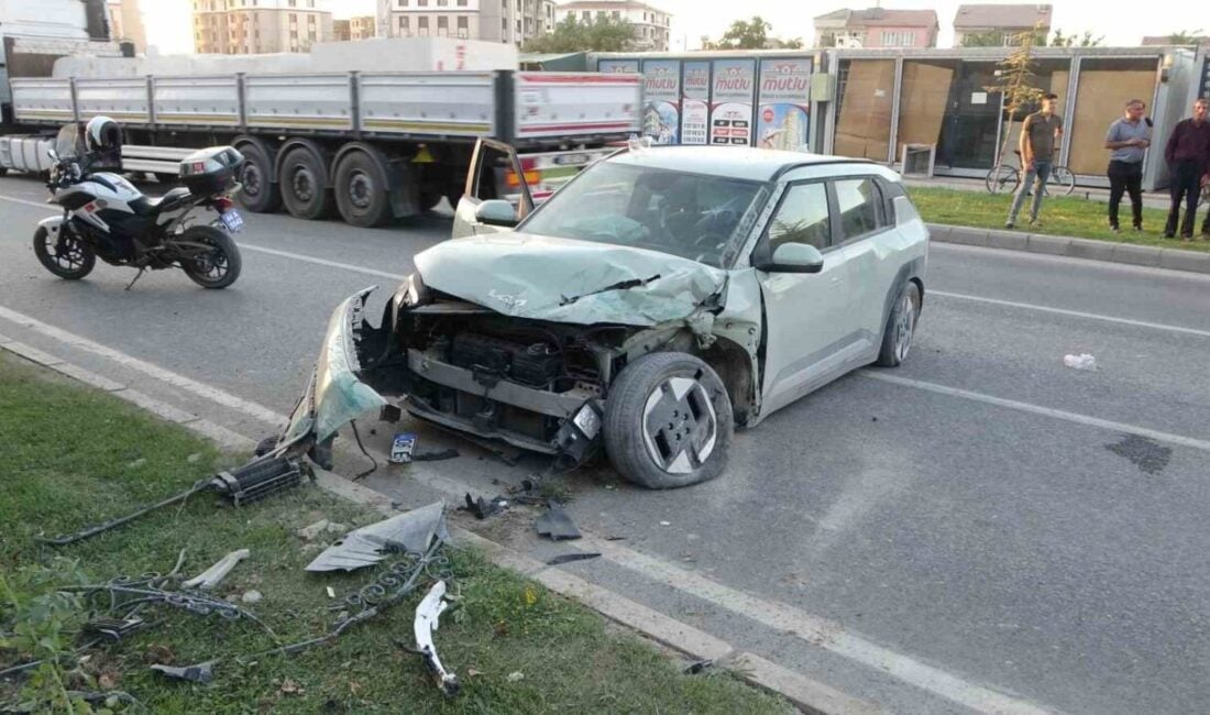 Malatya-Elazığ karayolunda O.B. yönetimindeki otomobil refüje çarptı. Kazada 3 kişi