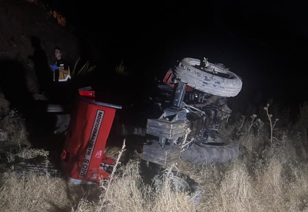 Malatya'nın Pütürge ilçesinde, 55 yaşındaki Nusret Kayan'ın kullandığı traktör, direksiyon
