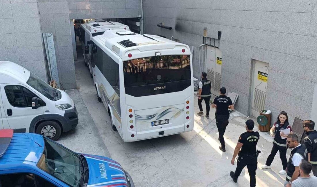 Manavgat'ta, rüşvet iddiaları üzerine başlatılan soruşturma kapsamında 6 kişi tutuklandı.