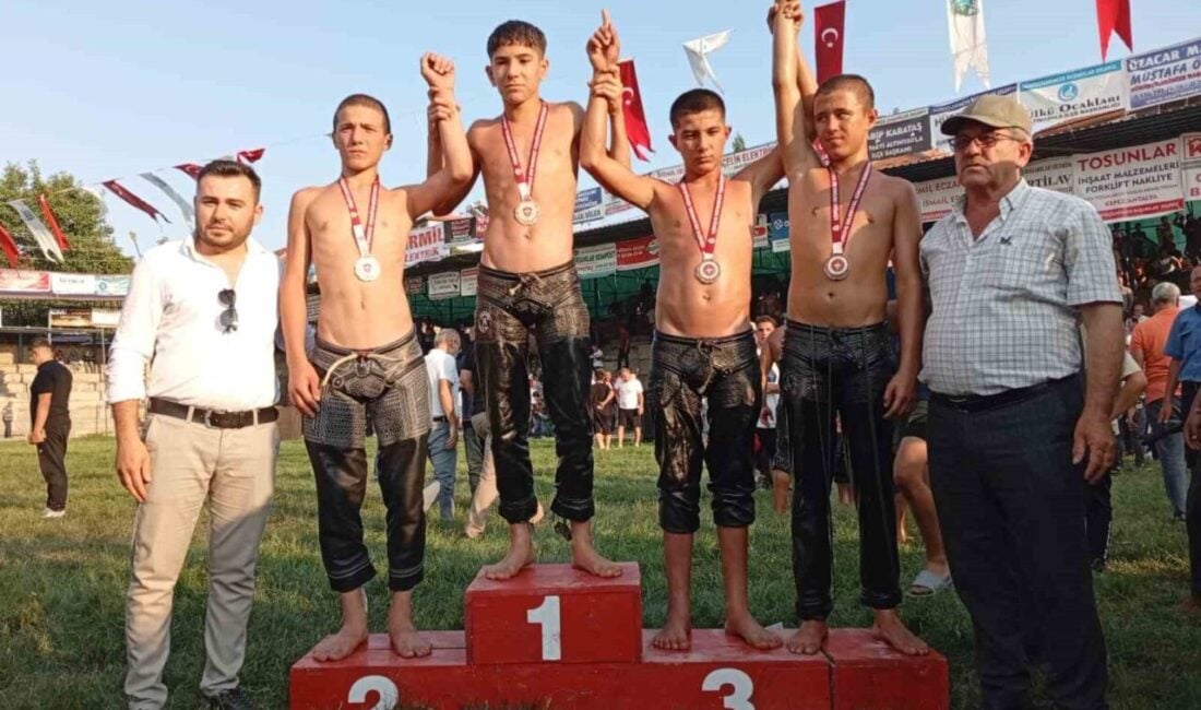 Burdur'un Altınyayla ilçesinde gerçekleşen 34. Dirmil Altın Sipsi Yağlı Güreşleri'nde