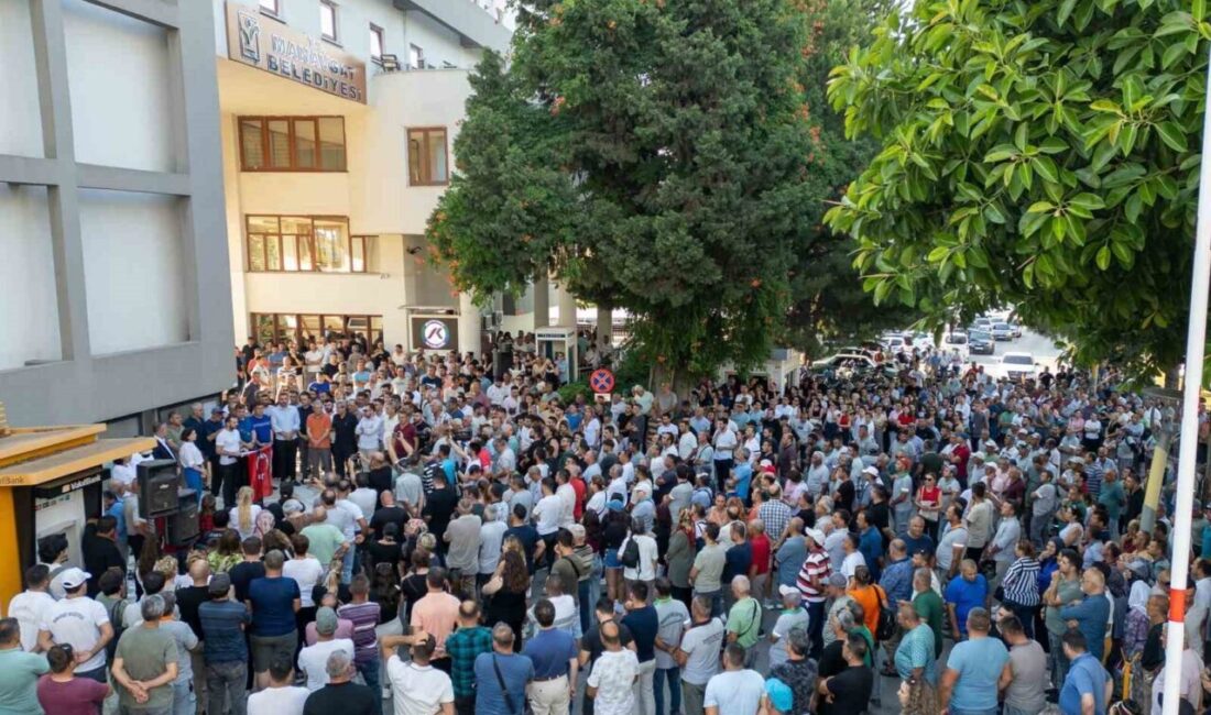Niyazi Nefi Kara'nın tutukluluğunun ikinci gününde Manavgat'ta düzenlenen mitingde, eşi