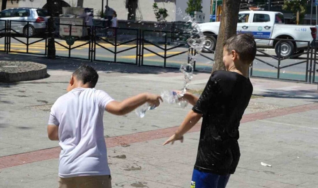 Manisa, Türkiye'nin en sıcak şehirlerinden biri olarak 41 dereceyi buldu.