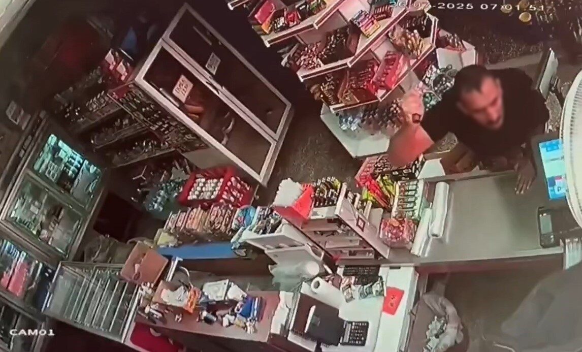 Eskişehir'de marketten aldığı dondurmayı iade edemeyen A.İ., saldırgan davranışları nedeniyle