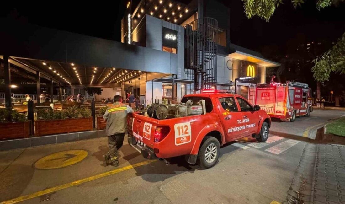 Aydın'ın Efeler ilçesindeki McDonald's'ta dün akşam elektrik kaynaklı bir yangın
