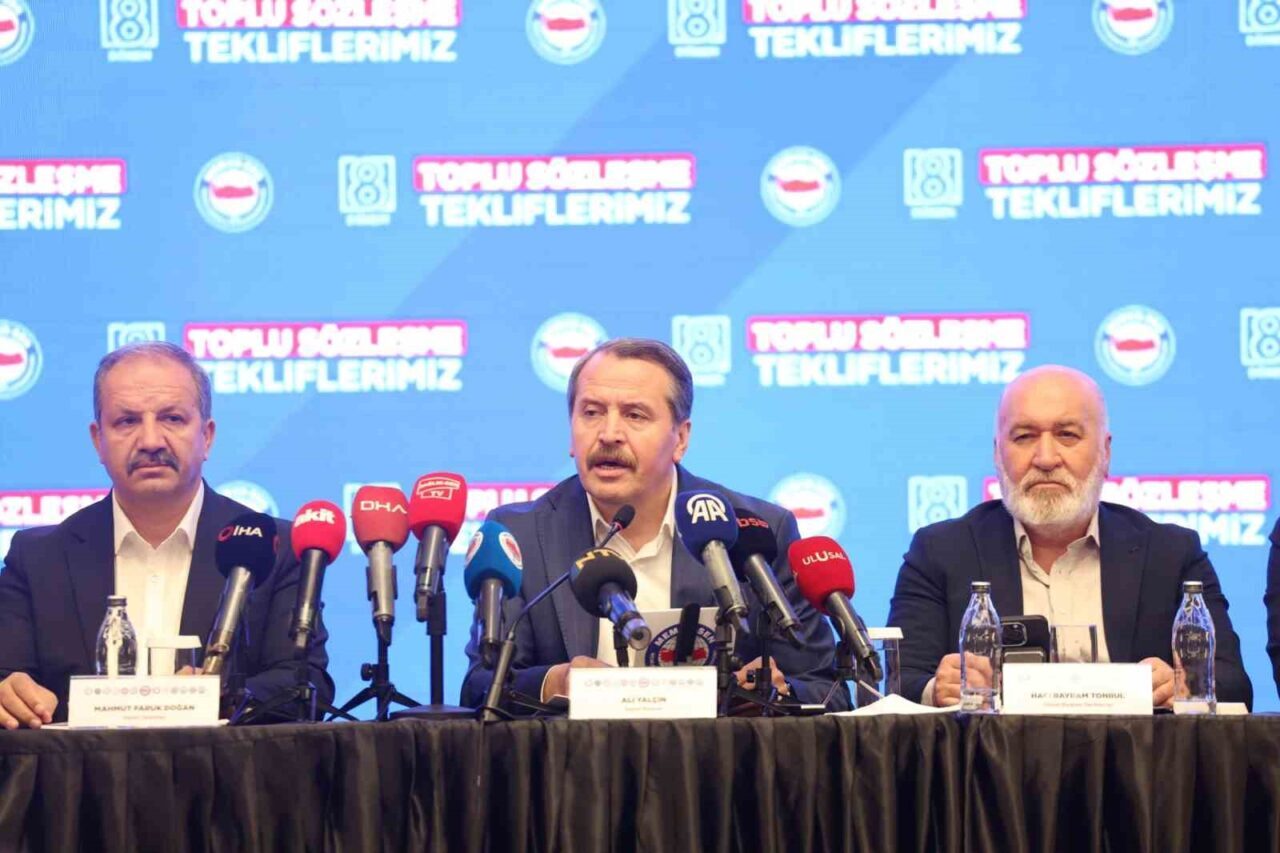 Memur-Sen Genel Başkanı Ali Yalçın, 2026-2027 toplu sözleşme tekliflerini kamuoyuna
