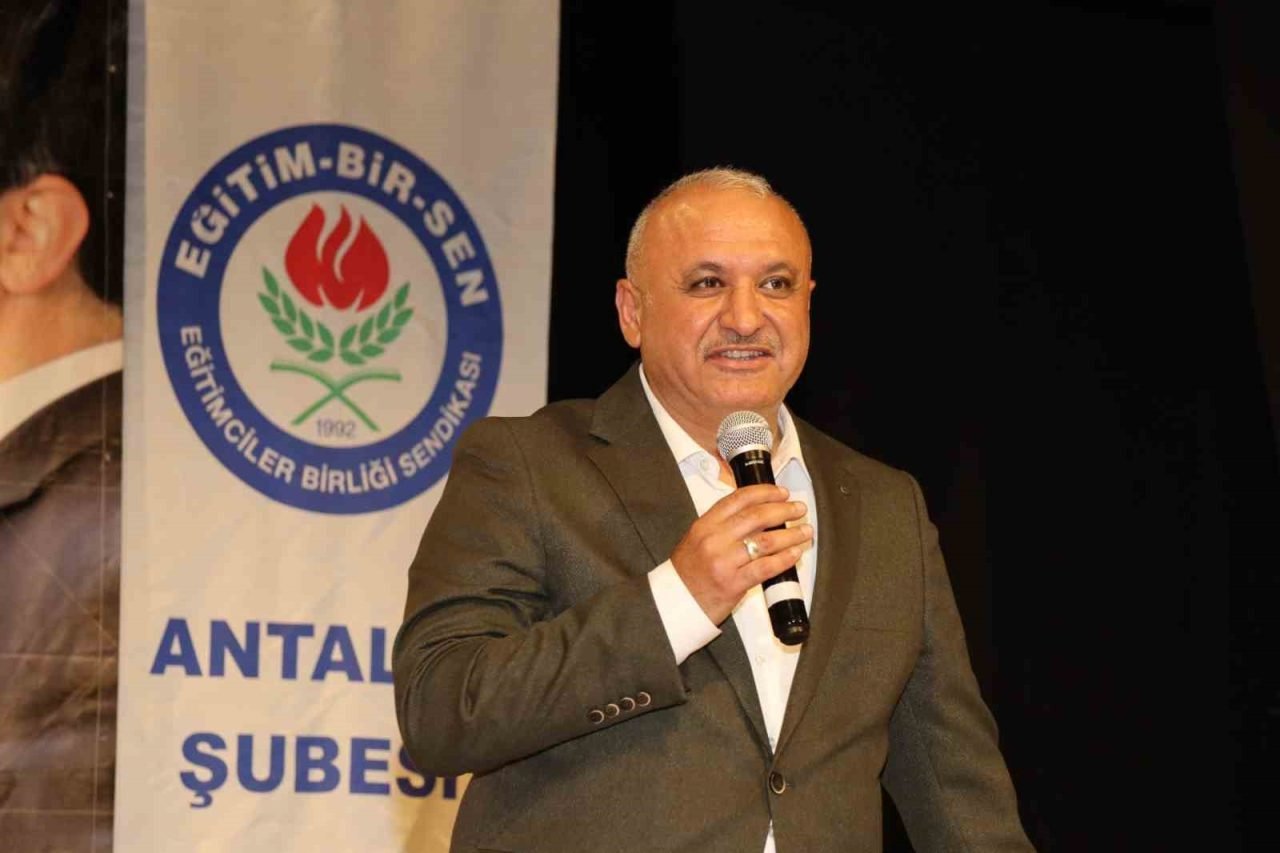 Eğitim Bir Sen Şube Başkanı Eyüp Bülent Miran, kamu görevlilerinin