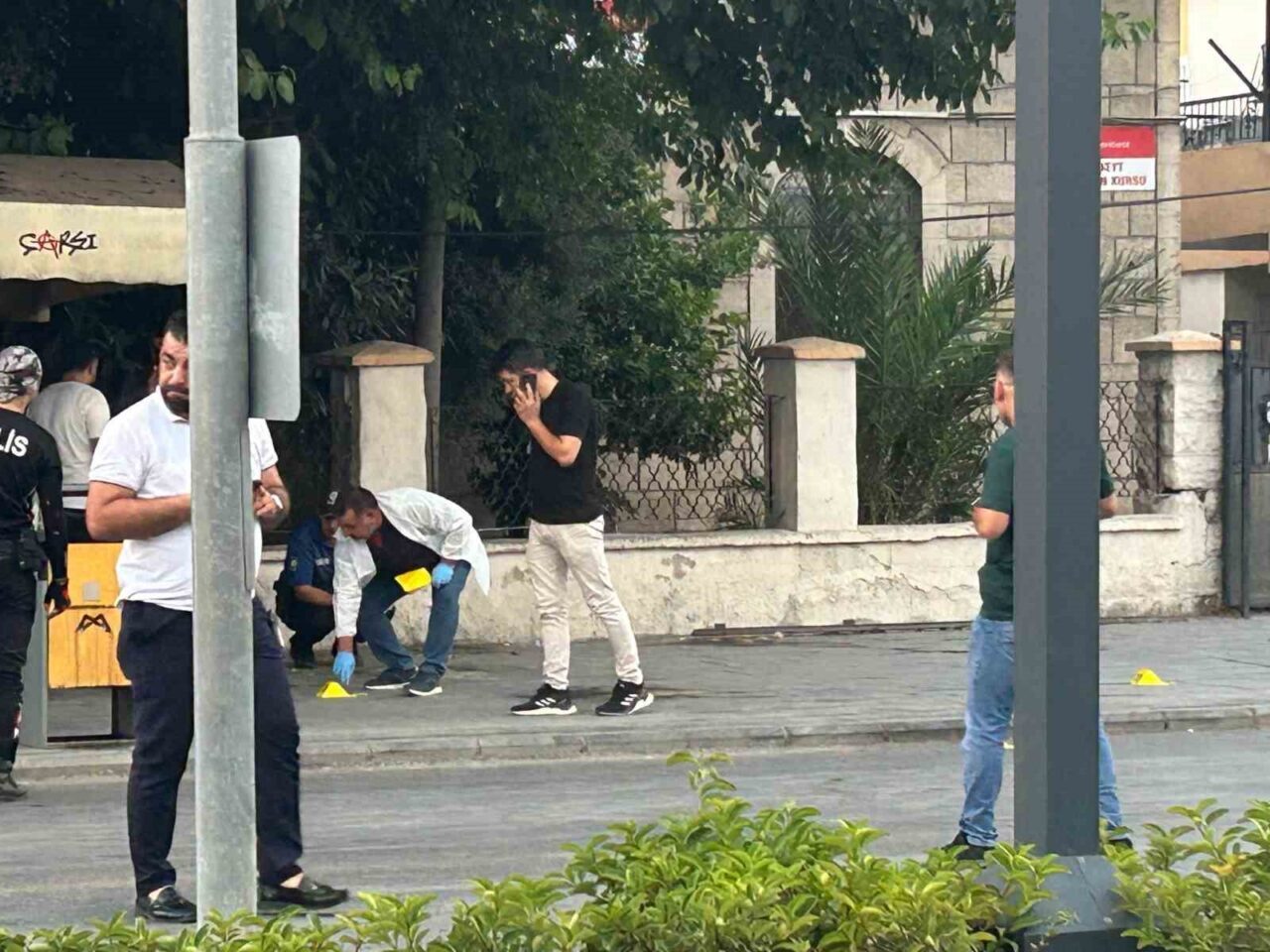 Mersin'in Tarsus ilçesinde cinayet zanlısı Hüseyin V. (41), polisle girdiği