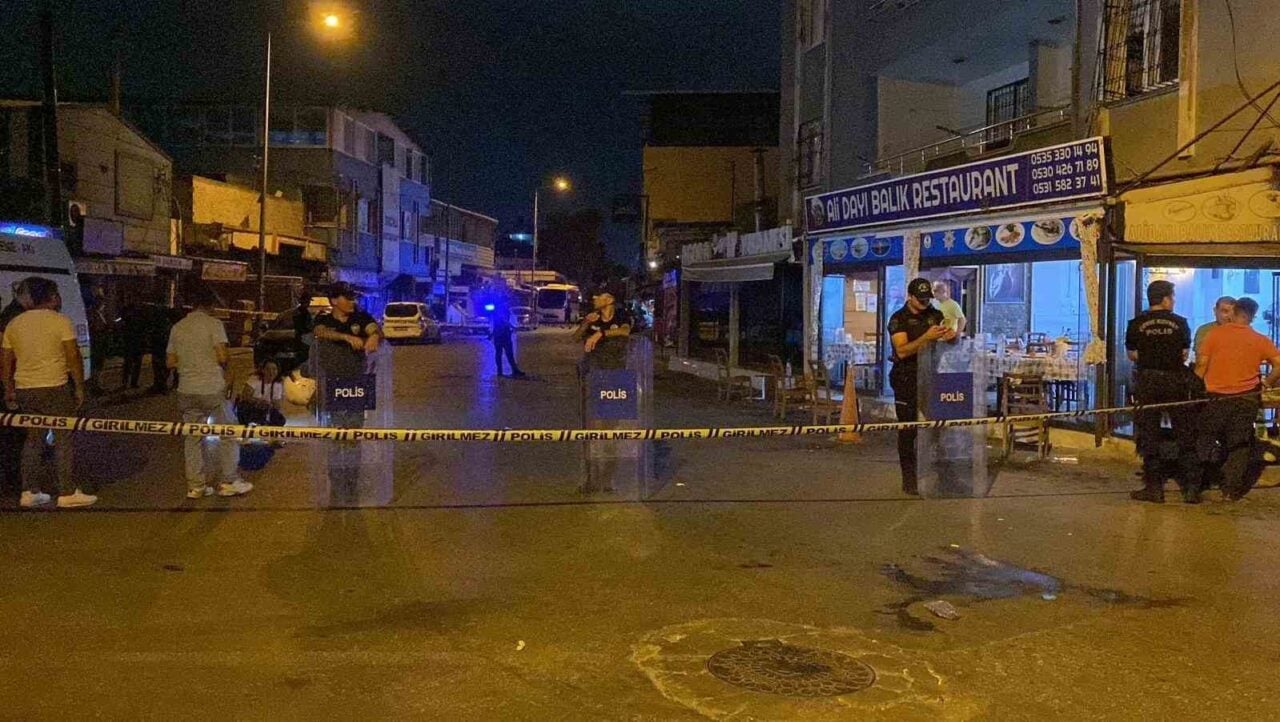 Mersin'deki bir restoranda hesap anlaşmazlığı nedeniyle başlayan tartışma, silahlı ve