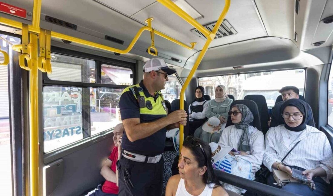 Mersin Büyükşehir Belediyesi, yaz sıcakları nedeniyle toplu taşıma araçlarındaki klima