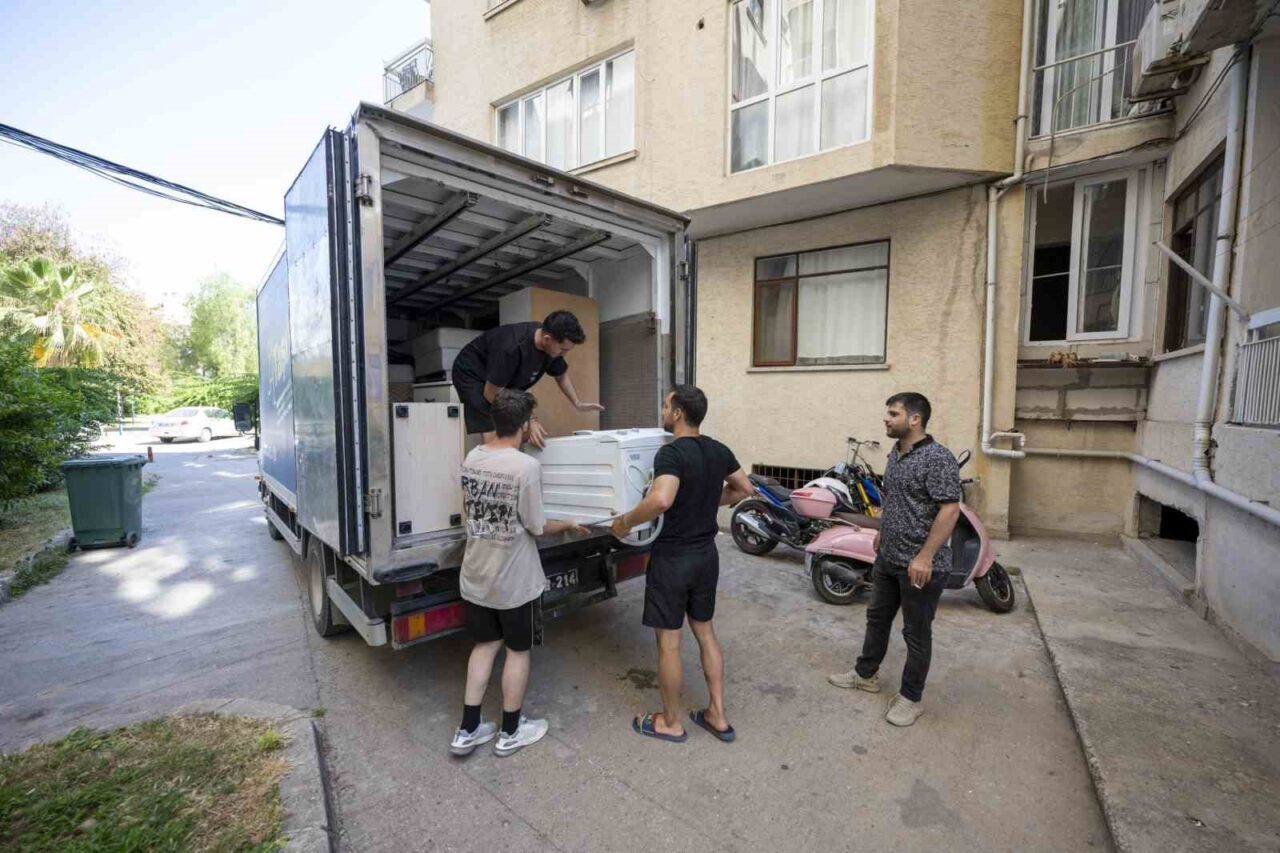 Mersin Büyükşehir Belediyesi, üniversite öğrencilerine yönelik 'TaşıYanım' projesiyle şehir içi