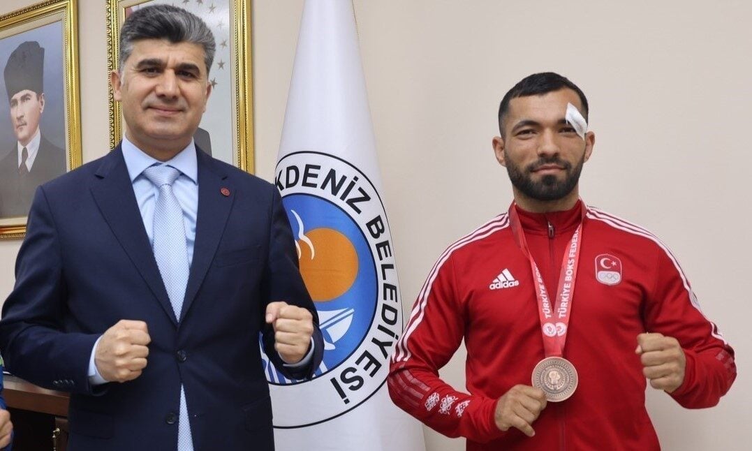 Akdeniz Belediyespor’un milli sporcusu Hatip Emlek, İzmir'deki Türkiye Şampiyonası'nda altın