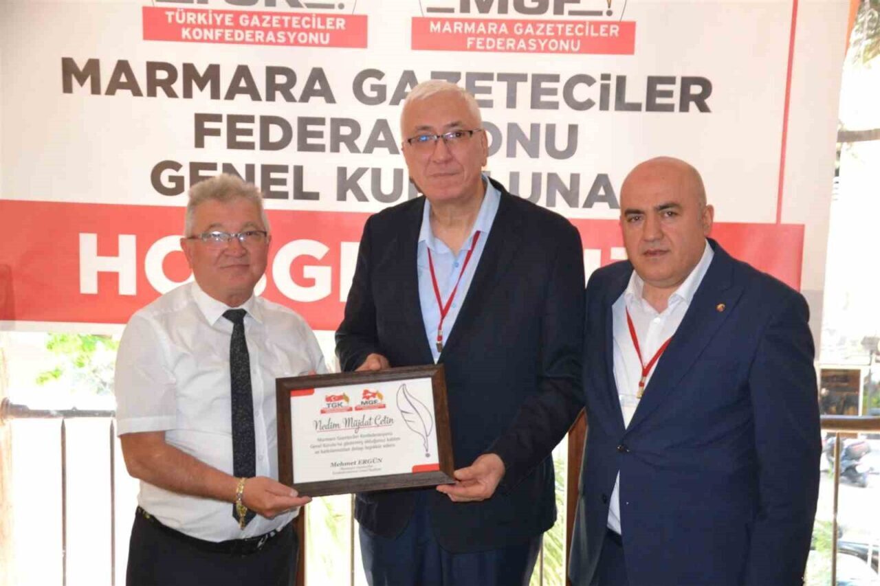 Marmara Gazeteciler Federasyonu'nun Bilecik'te gerçekleştirilen Genel Kurul Toplantısı'nda mevcut başkan