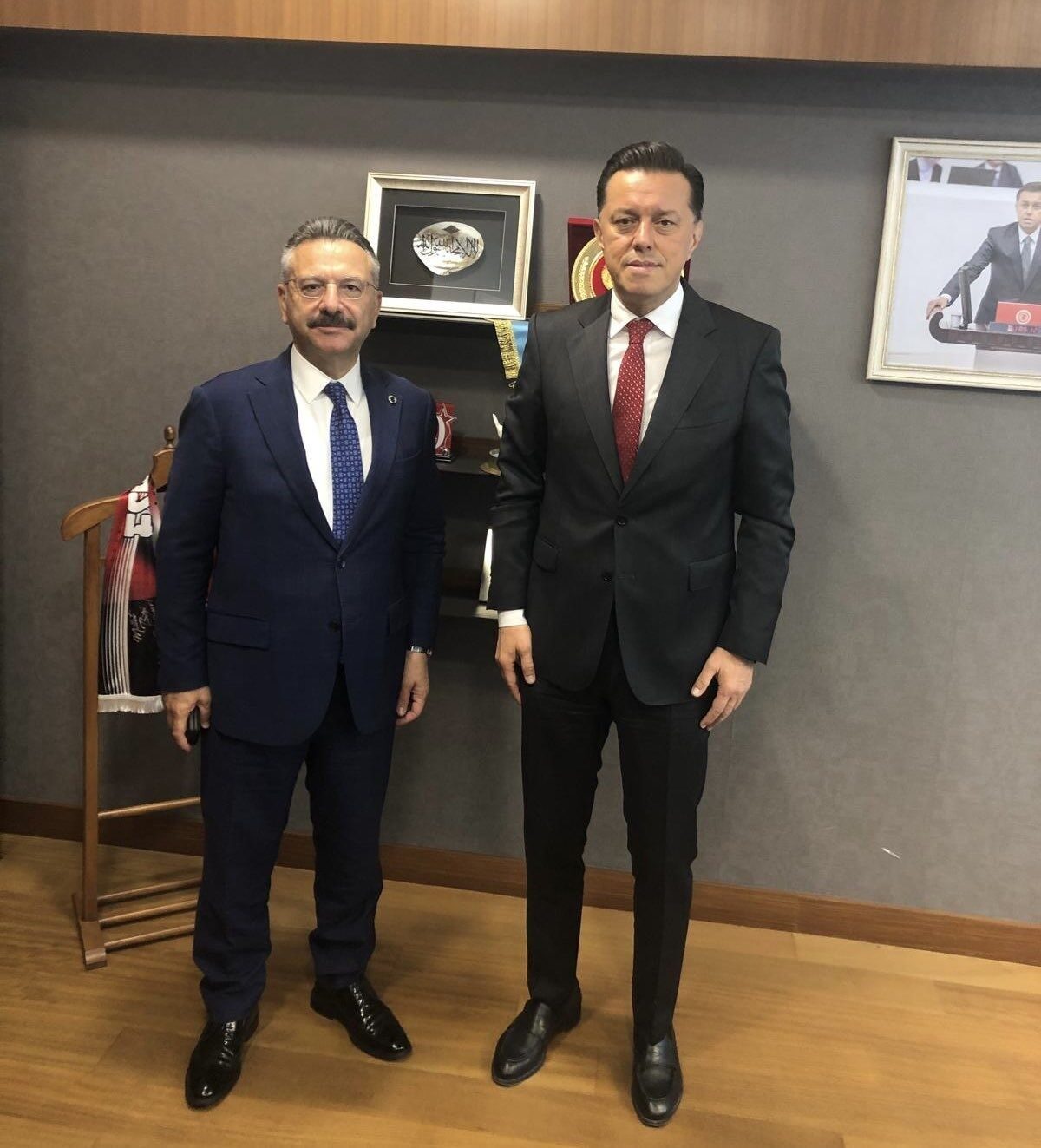 AK Parti Eskişehir Milletvekili Nebi Hatipoğlu, Eskişehir Valisi Hüseyin Aksoy’u