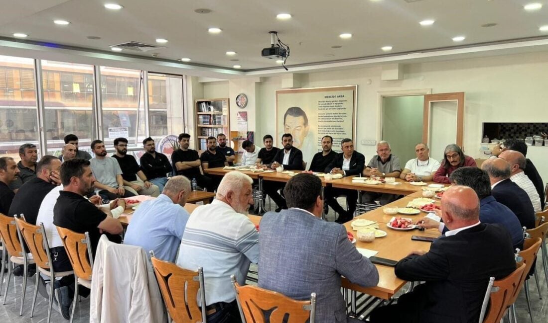 AK Parti Erzincan Milletvekili Süleyman Karaman, beraberinde İl Başkanı Alpay
