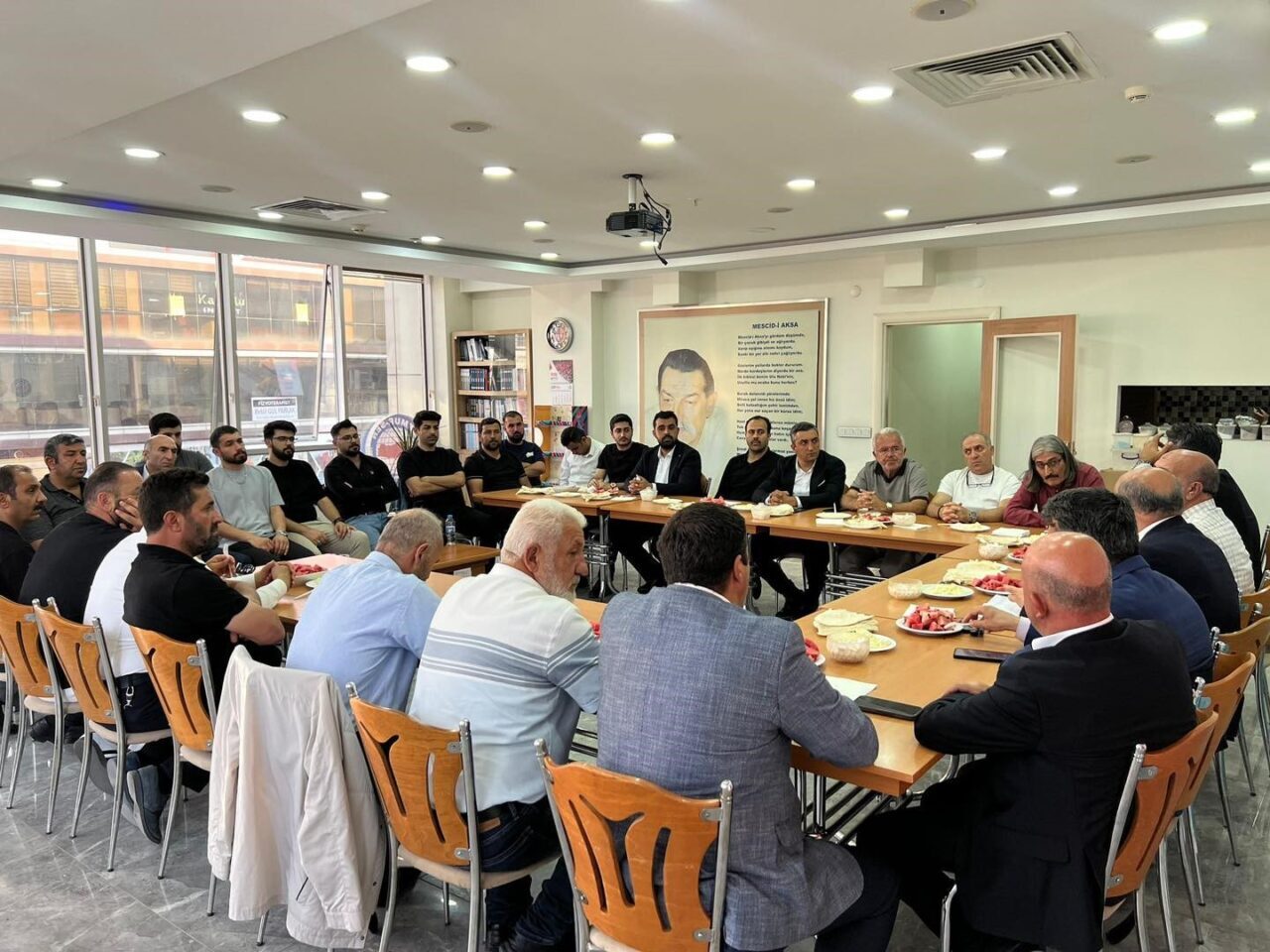 AK Parti Erzincan Milletvekili Süleyman Karaman, beraberinde İl Başkanı Alpay