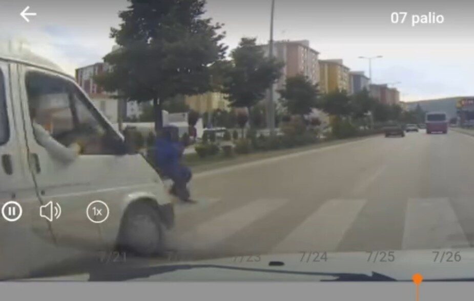 Kastamonu'da yaya geçidinden geçmeye çalışan A.Ü., A.L.'nin kullandığı minibüsün çarpması