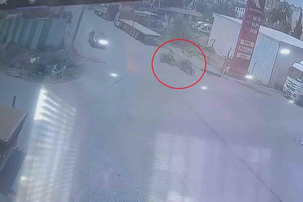 Hatay'ın Payas ilçesinde iki motosikletin çarpışması sonucu 3 kişi hafif