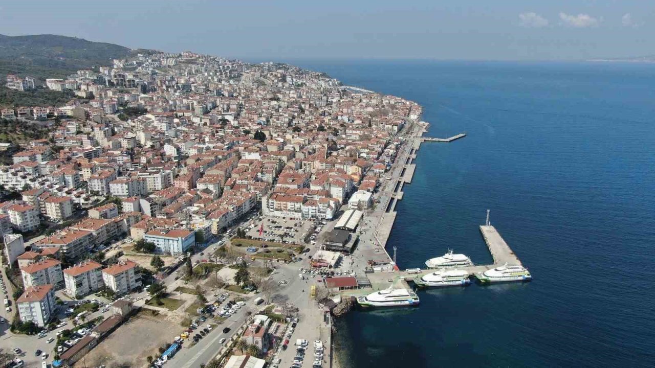 AK Parti Mudanya İlçe Başkanı Arif Bayrak, Mudanya Belediyesi'nin emlak