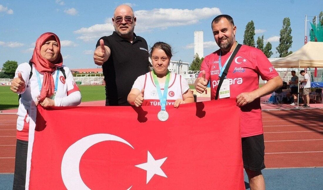 Afyonkarahisarlı özel sporcu Münevvere Yılmaz, Çekya'da düzenlenen Avrupa Atletizm Şampiyonası'nda