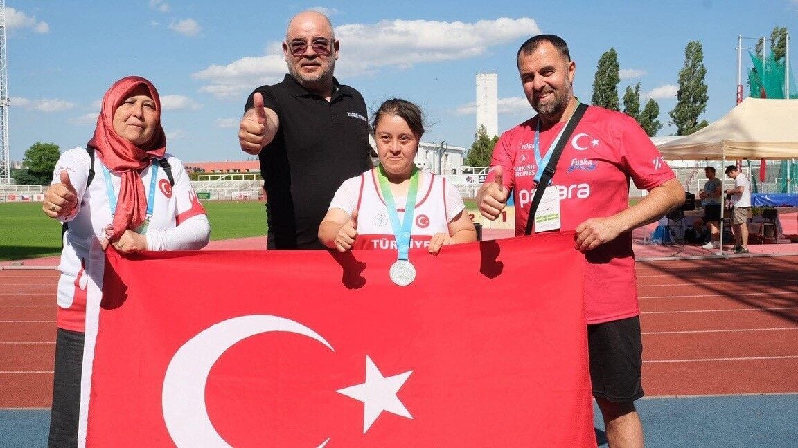 Afyonkarahisarlı özel sporcu Münevvere Yılmaz, Çekya'da düzenlenen Avrupa Atletizm Şampiyonası'nda