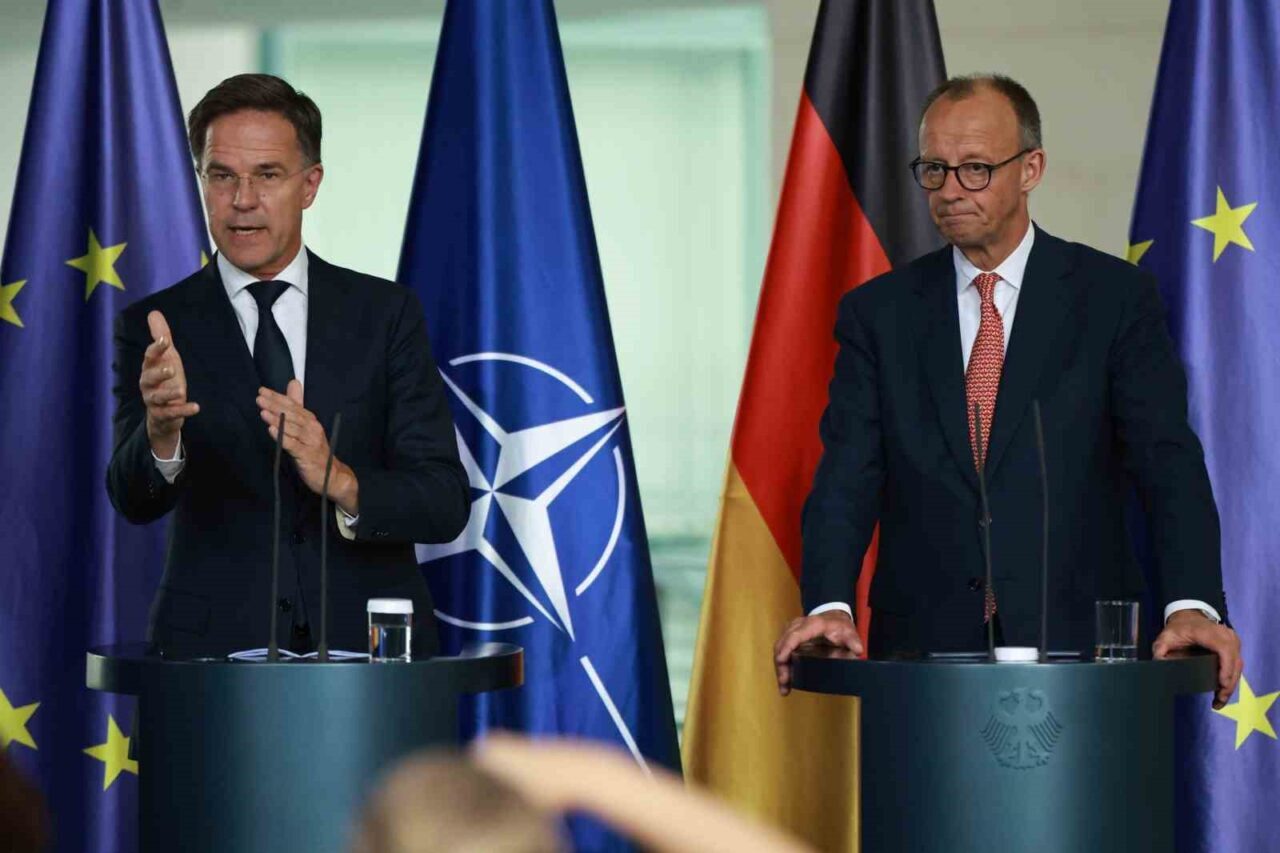NATO Genel Sekreteri Mark Rutte, Lahey'deki zirvede üye ülkelerin GSYH'nin