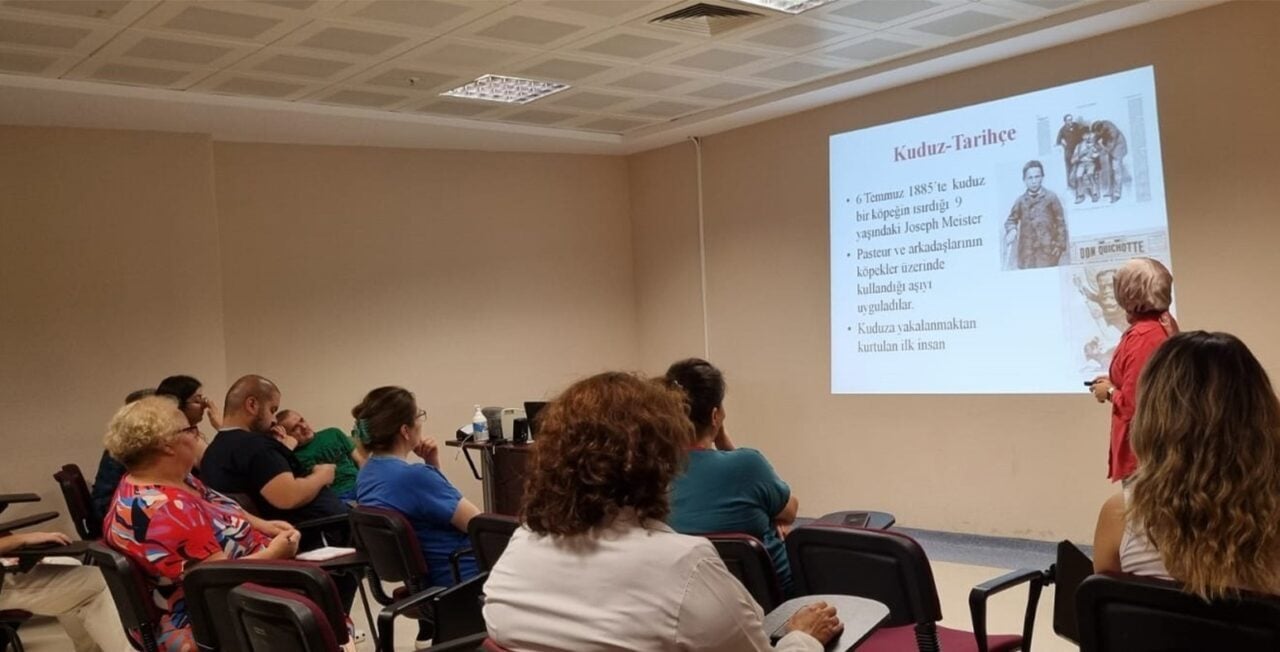 Nazilli Devlet Hastanesi, acil servis hekimleri ve aşı birimi hemşireleri