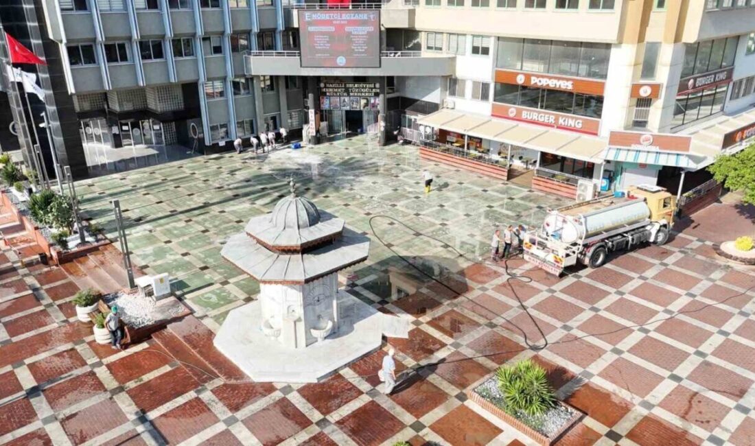 Nazilli Belediyesi, Cumhuriyet Meydanı'nda kapsamlı temizlik çalışması gerçekleştirdi. Osmanlı Çeşmesi
