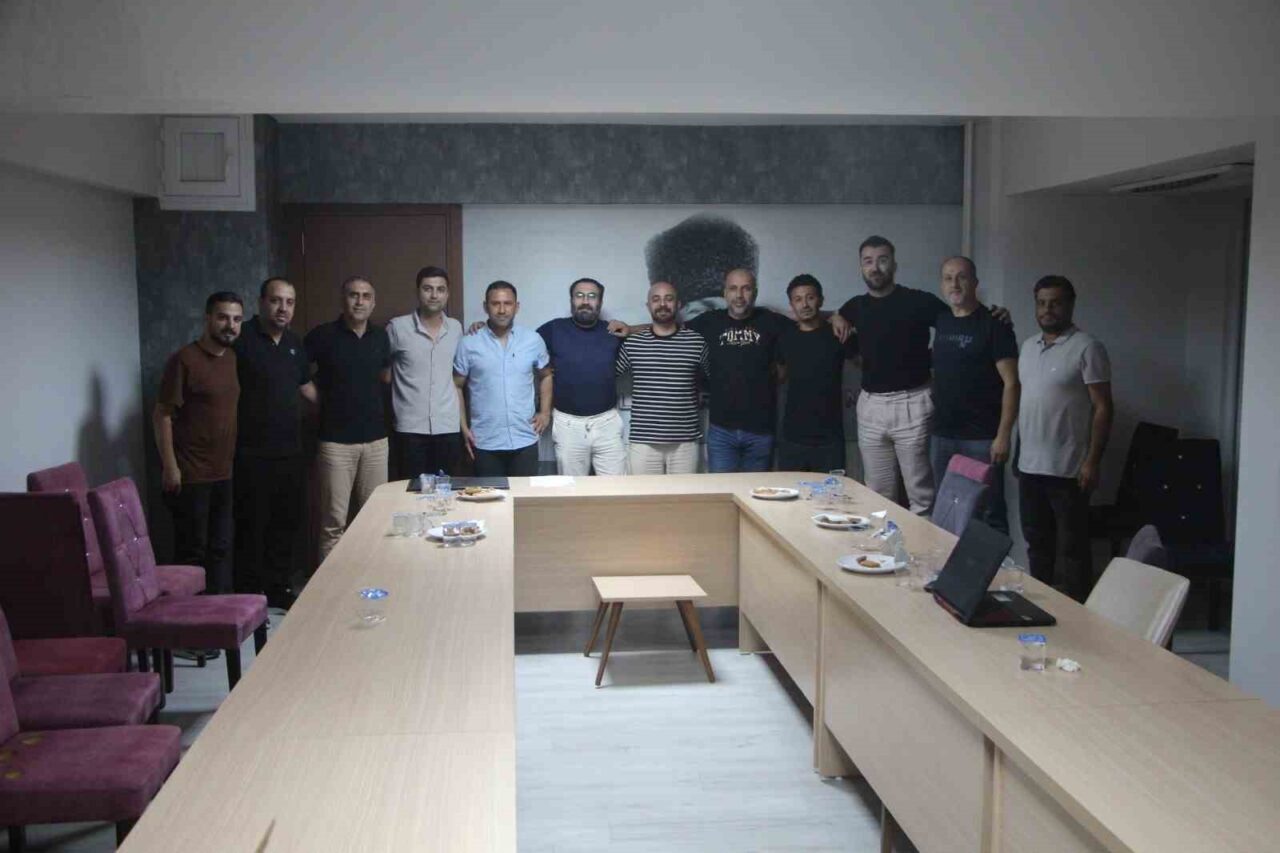 Nazillispor'un yeni yönetimi, Alem Gençlik taraftar grubu ile bir araya