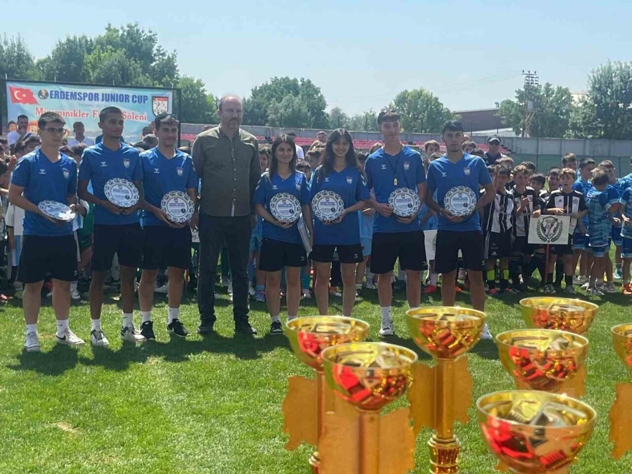 Kütahya'nın Tavşanlı ilçesinde düzenlenen 7. Nejat Tülek Junior CUP Futbol