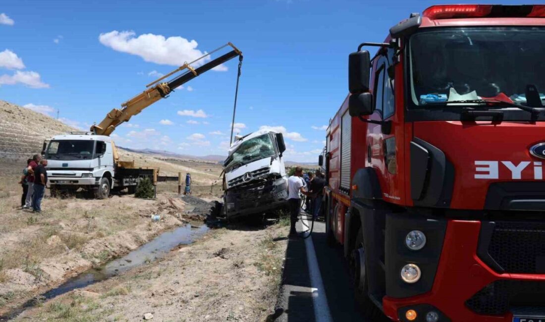 Nevşehir'de Gülşehir-Tuzköy yolu üzerinde beton mikserinin şarampole devrilmesi sonucu sürücü