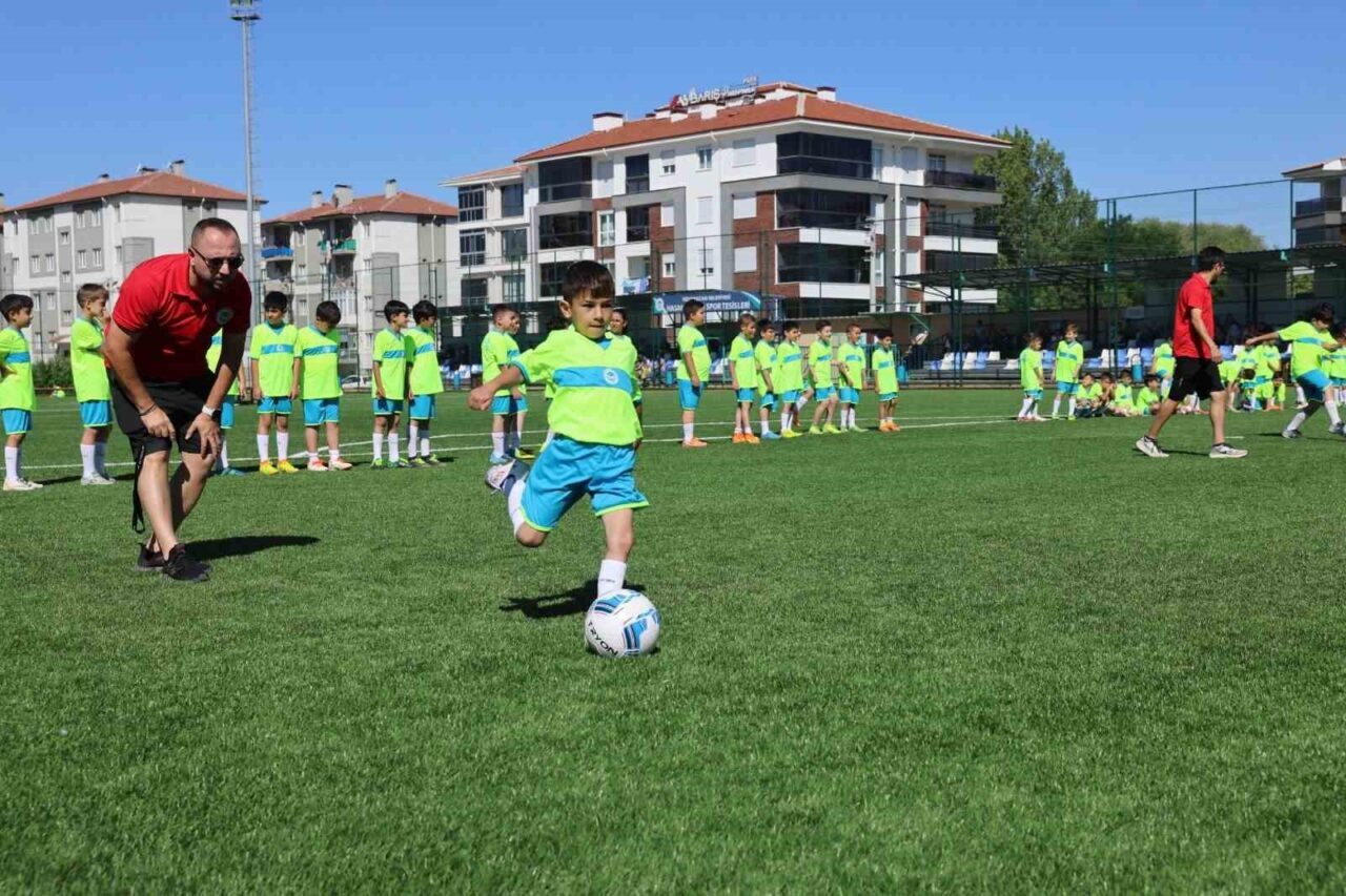 Odunpazarı Belediyesi, 2025 Yaz Spor Okulları’nın açılışını coşkulu bir törenle