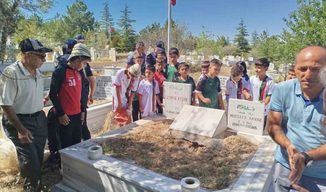Kırşehir’de sosyal bilgiler öğretmeni Şenol Dönmez, düzenlediği Çanakkale gezisinden aldığı