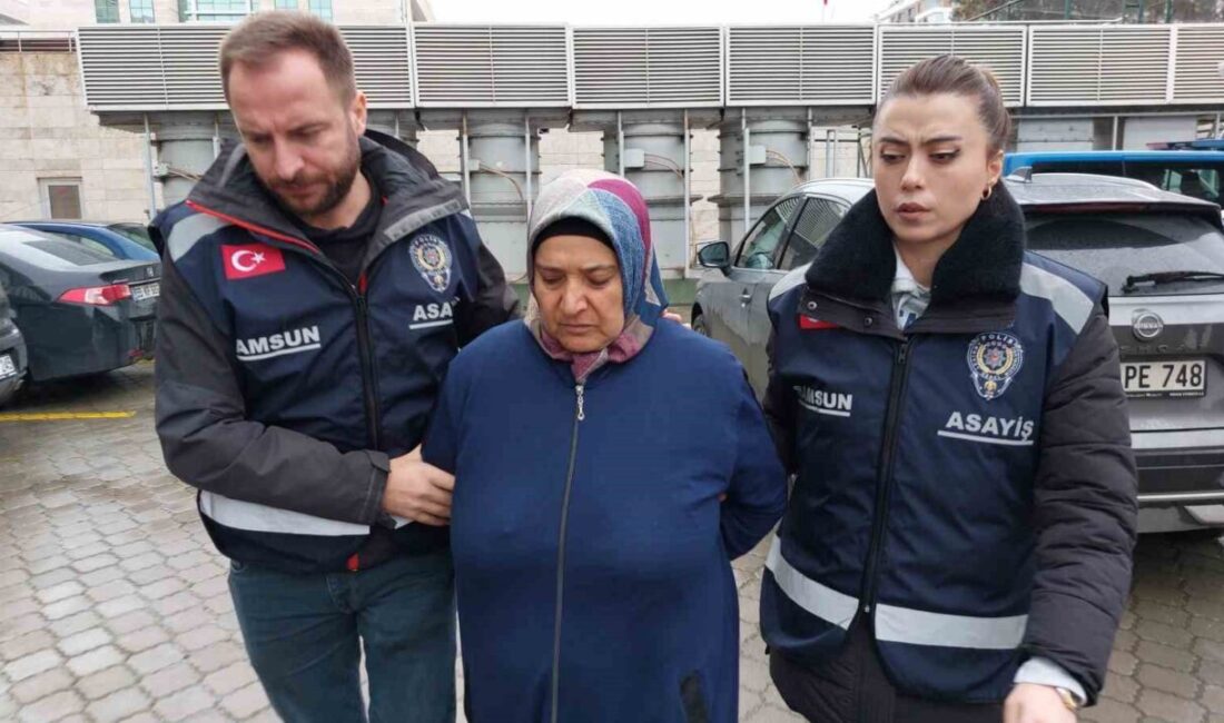Samsun'da rehber öğretmen Tuba Günaydın (34), annesi Sultan Günaydın (61)